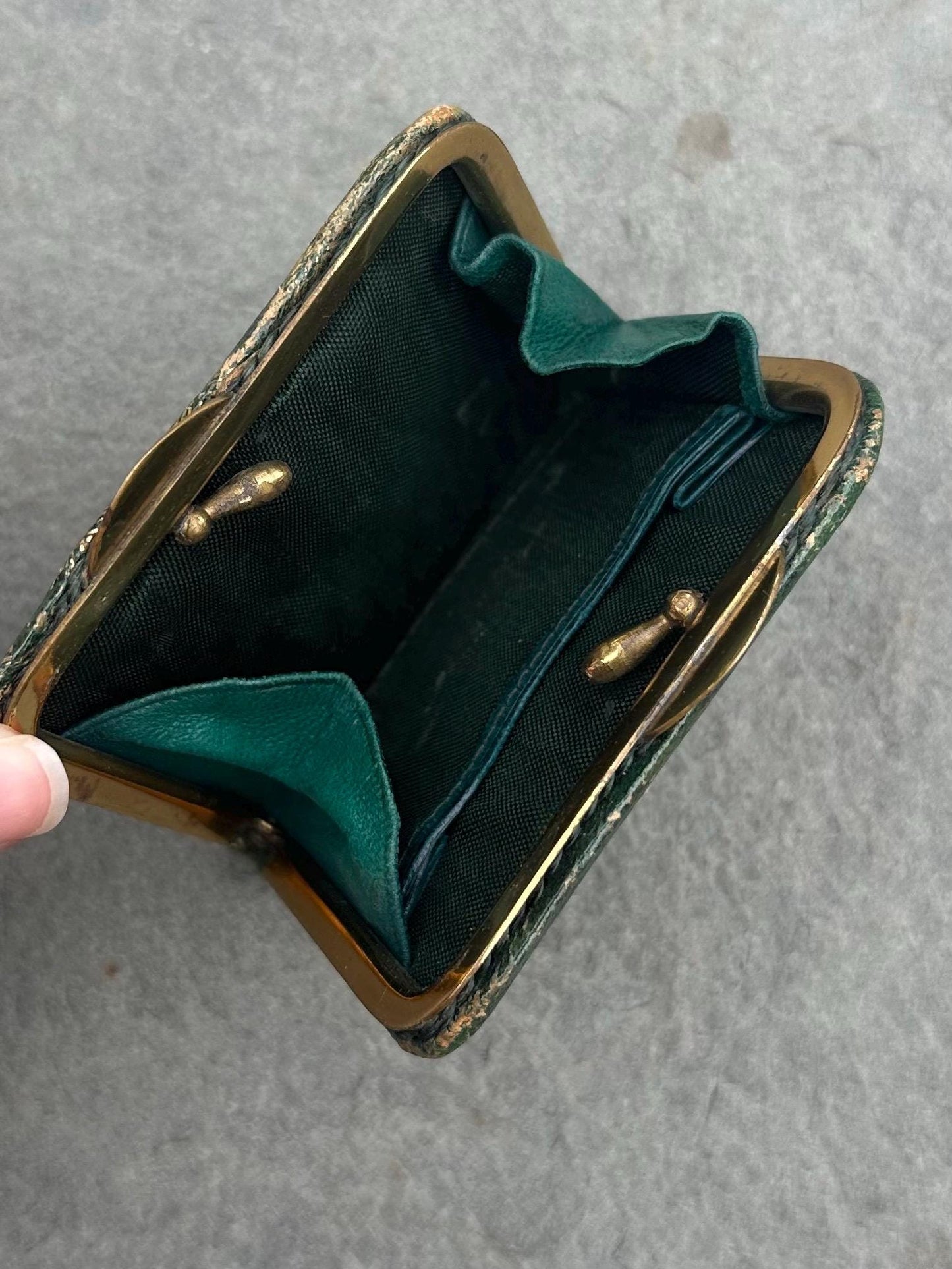 1940s 1950s Florentine Gold Embossed Green Italian Genuine Leather Coin Purse
