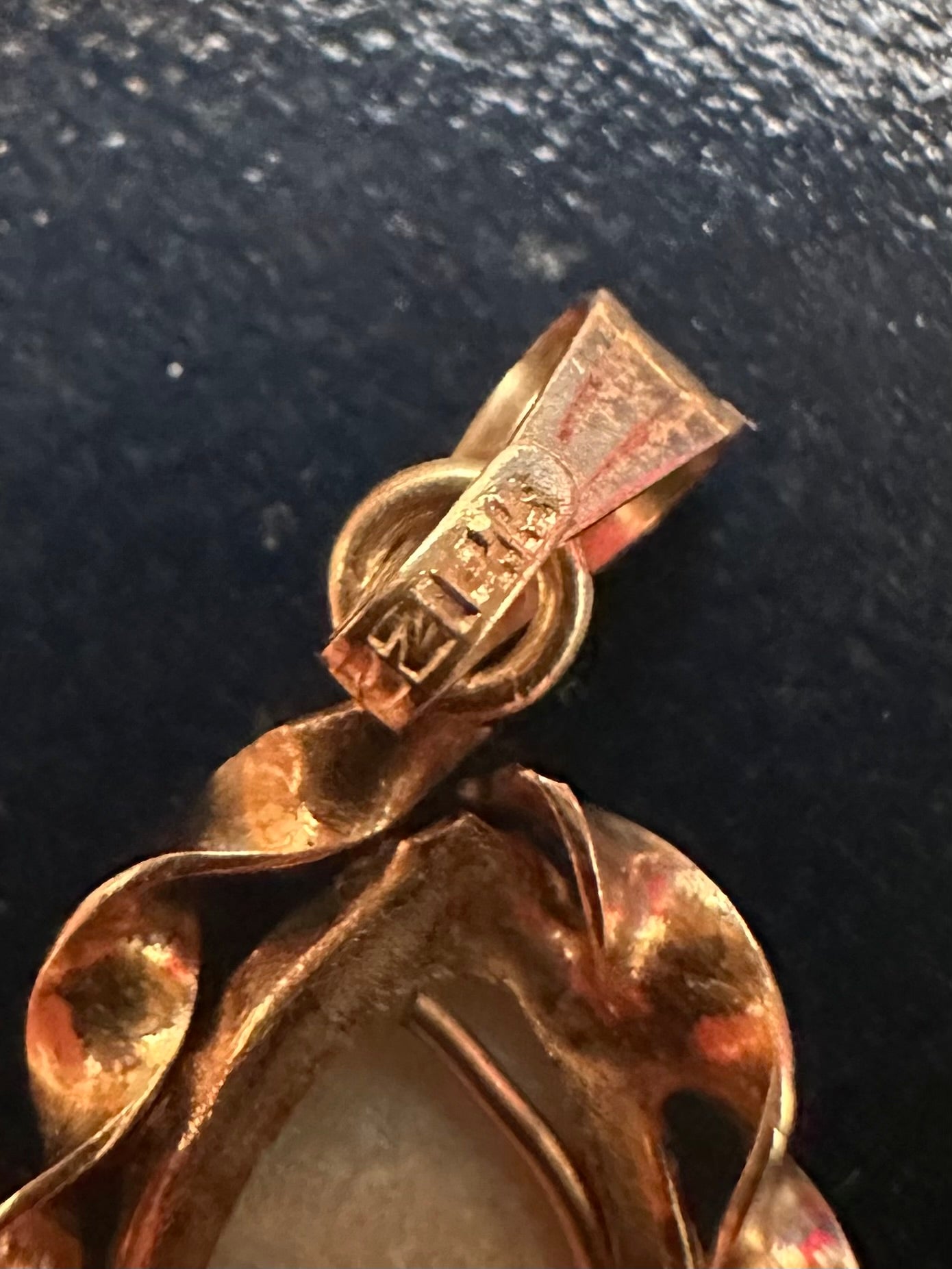 Vintage 14k Yellow Gold & Genuine Opal Cabochon Teardrop Pendant