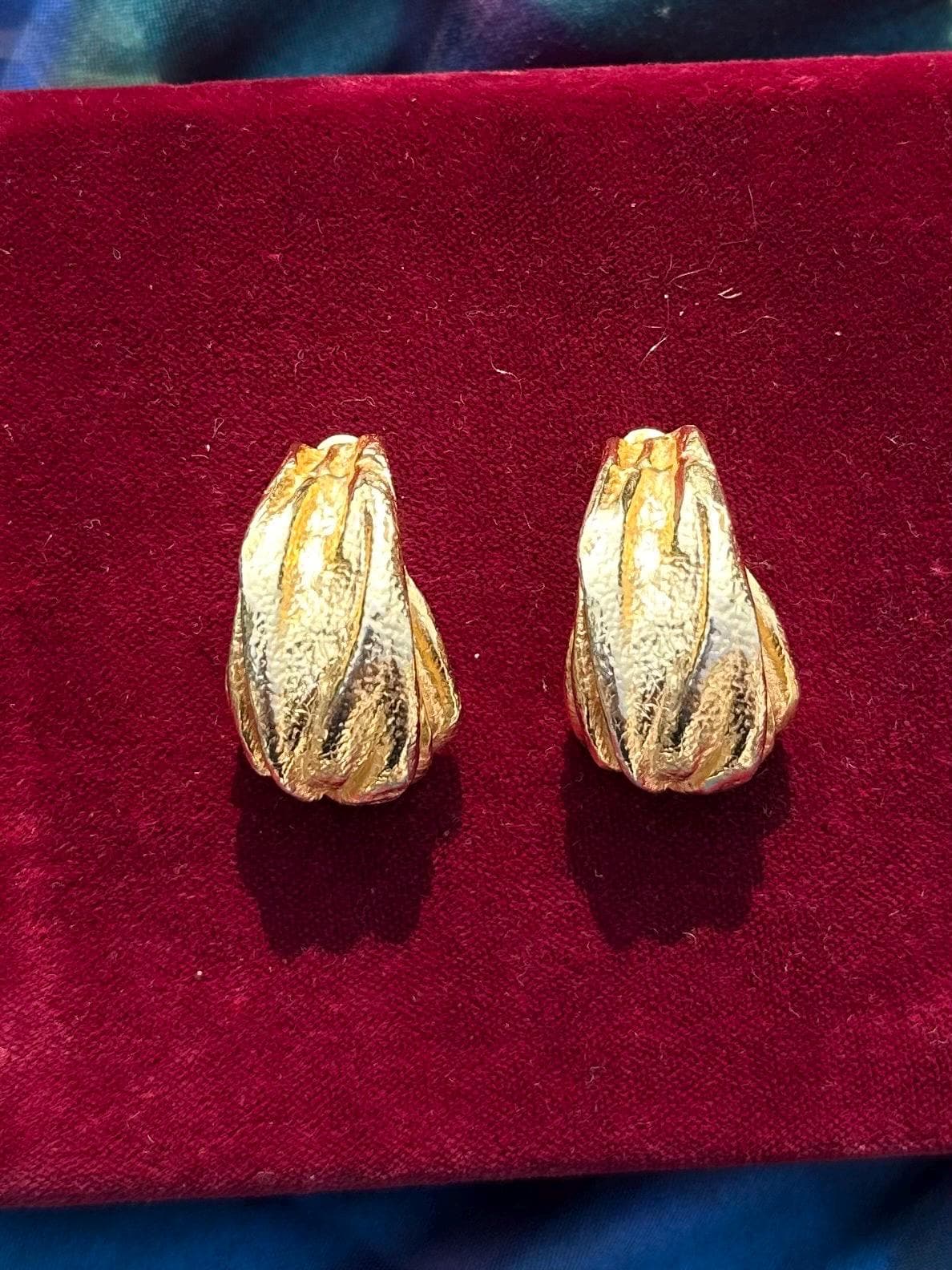 1980s Signed LES BERNARD Brutalist Abstract Gold Tone Statement Clip-on Earrings