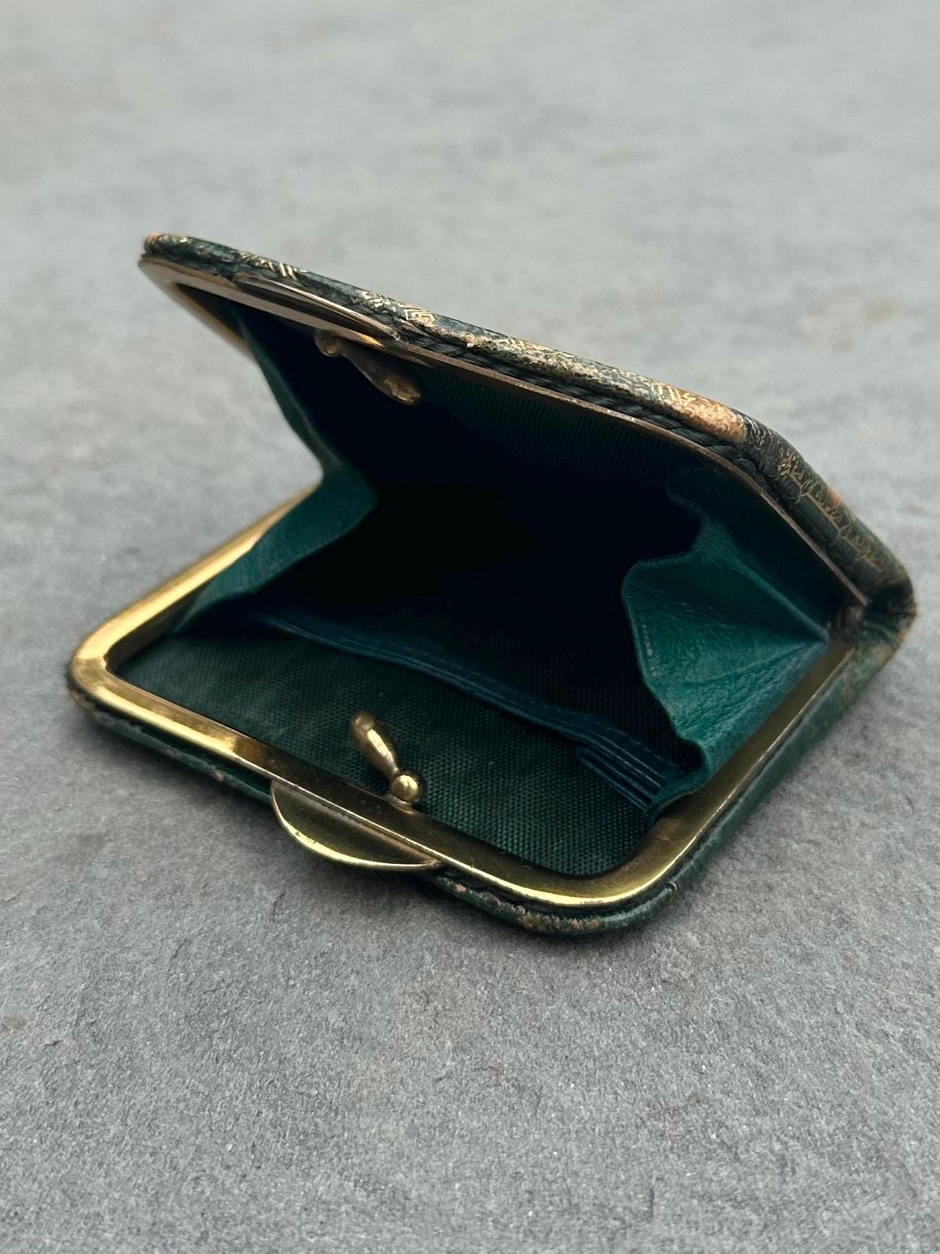 1940s 1950s Florentine Gold Embossed Green Italian Genuine Leather Coin Purse