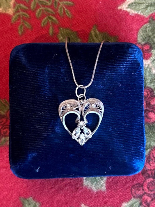 Vintage Midcentury Signed AmLee Sterling Silver Filigree & Clear Rhinestone Heart Pendant Necklace 18.1”
