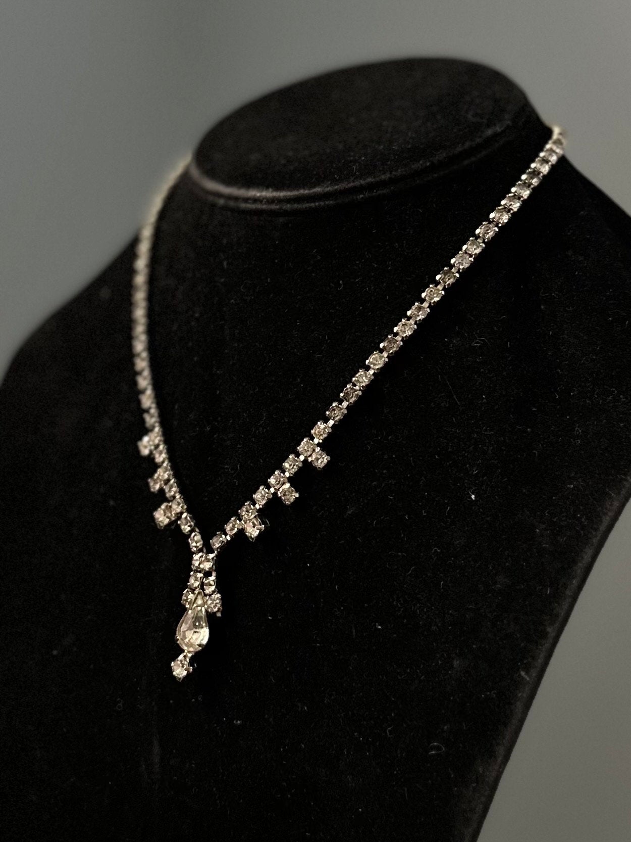 1950s Clear Glass Rhinestone Teardrop Choker Necklace Collar