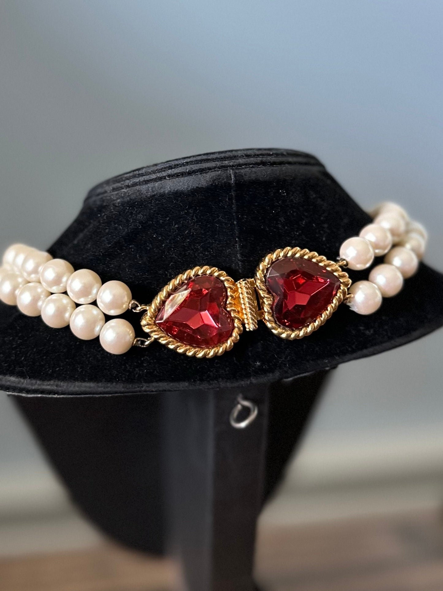 Vintage Signed Hutton Wilkinson Gold Tone & Red Pink Heart Stone Two Strand Faux Pearl Necklace 17.75”