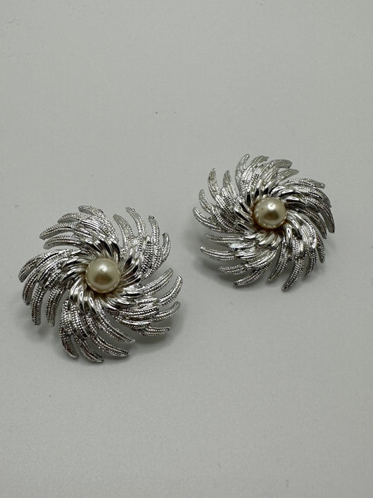 1960s Signed Sarah Coventry Faux Pearl Comet Pinwheel Swirl Clip-on Earrings