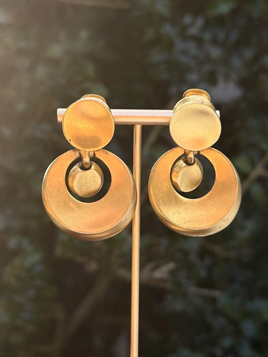 1980s Signed CLARA STUDIO INC Brushed Gold Tone Door Knocker Circle Dangle Clip-On Earrings