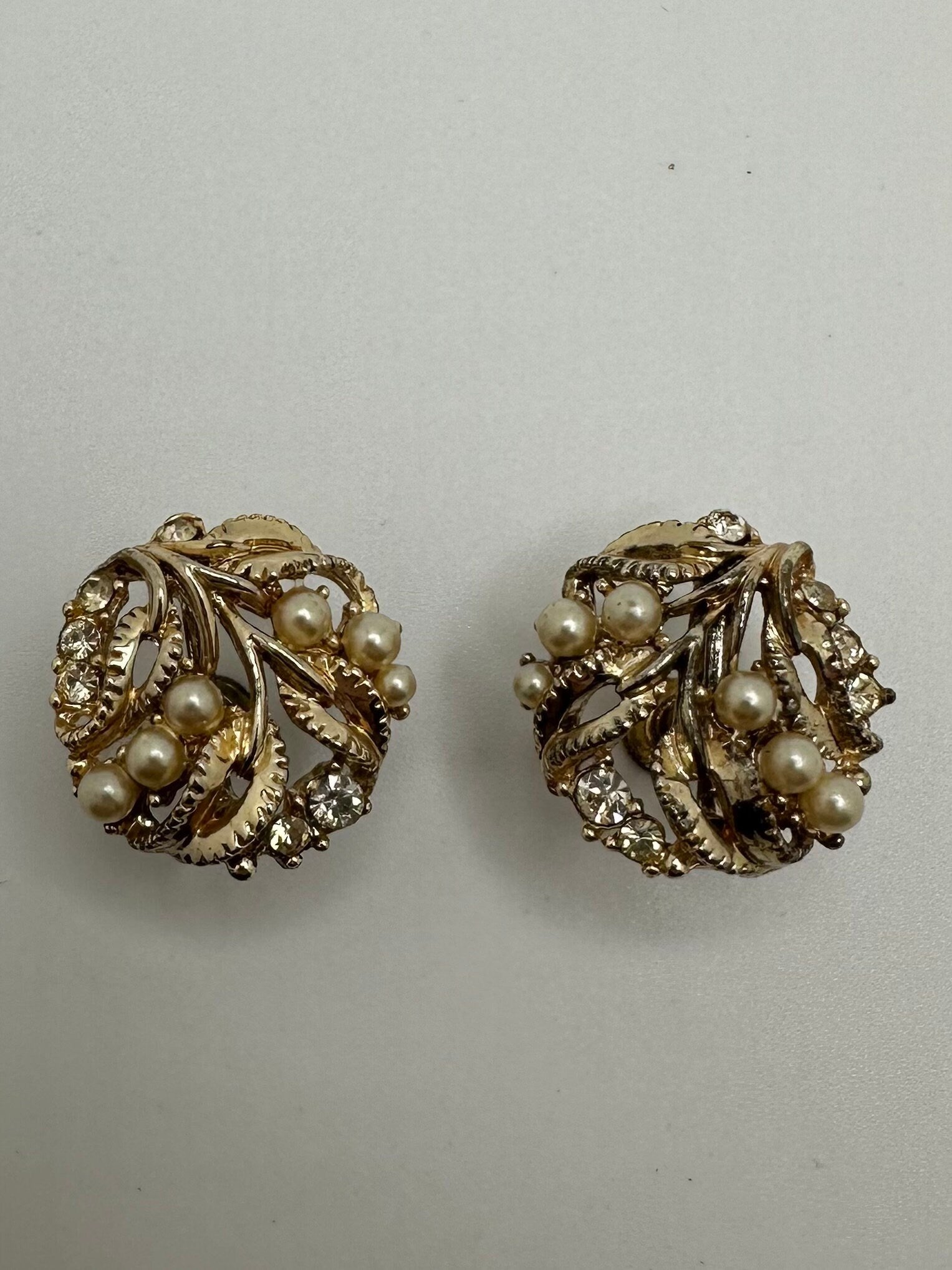 Sophisticated Vintage Faux Pearl, Rhinestone Gold Tone Screw-back Earrings