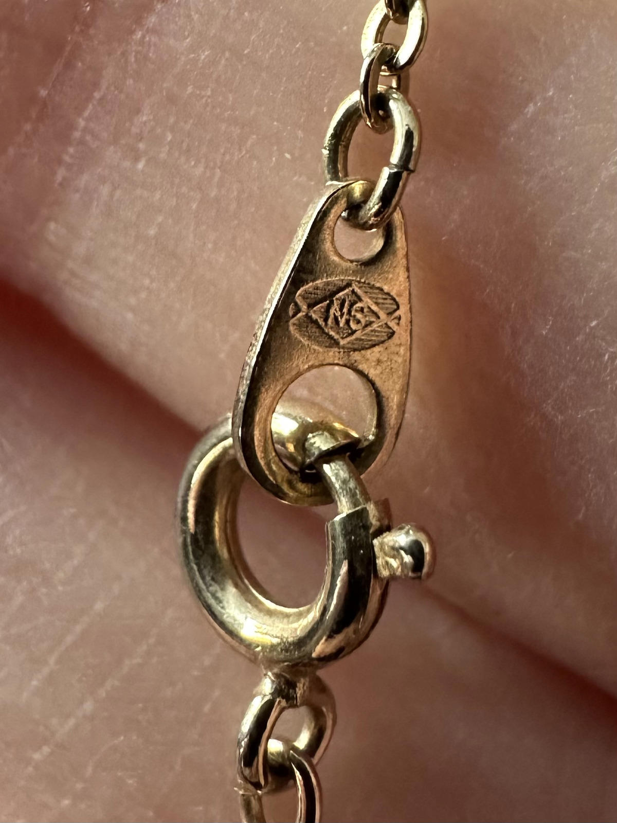 Vintage Midcentury Gold Tone Black & White Cameo Pendant Necklace Gold Plated Chain 17.75"