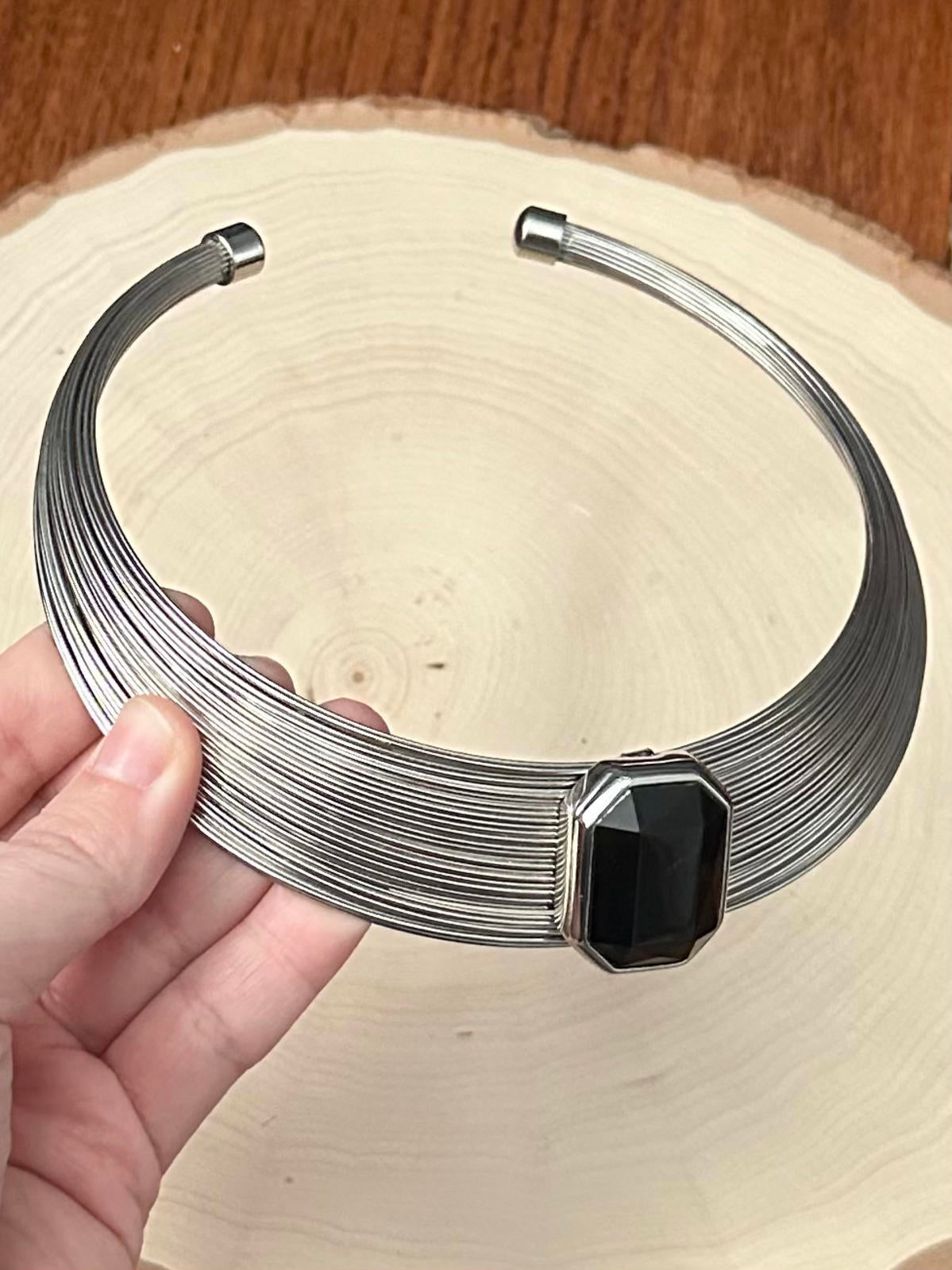 1980s Egyptian Revival Silver Tone Faceted Black Rhinestone Wire Collar Necklace