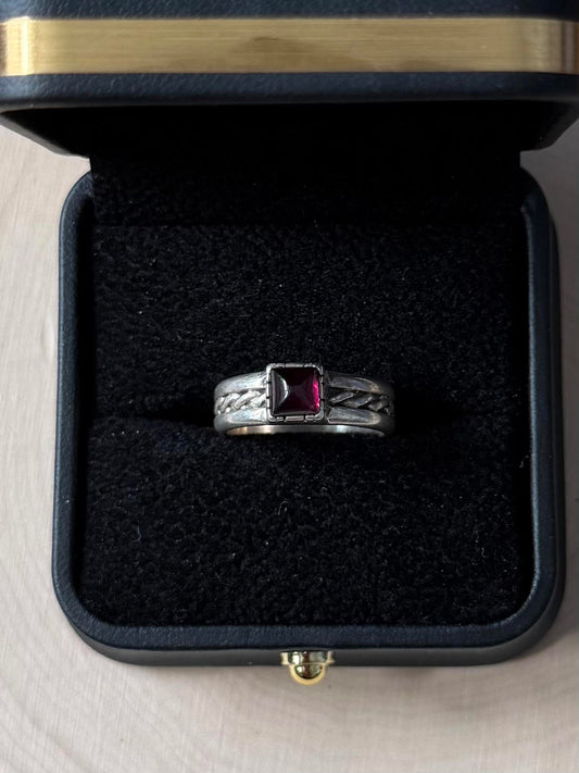 Vintage Sterling Silver Square Garnet Braided Band Solitaire Ring US 5 3/4