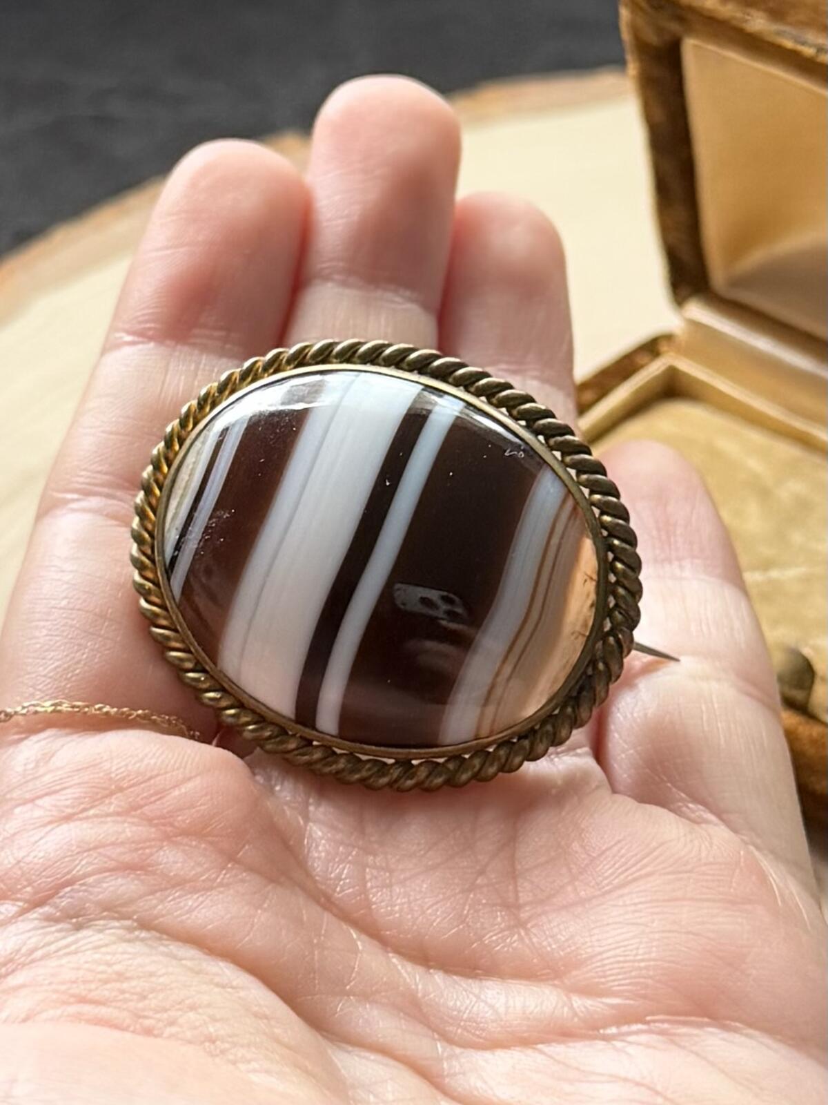 Antique Victorian Scottish Banded Agate Gold Tone Oval Mourning Brooch C-Clasp