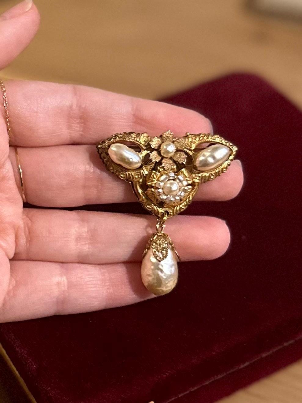 Vintage Signed MIRIAM HASKELL Ornate Gold Tone Faux Baroque Pearl Teardrop Dangle Brooch
