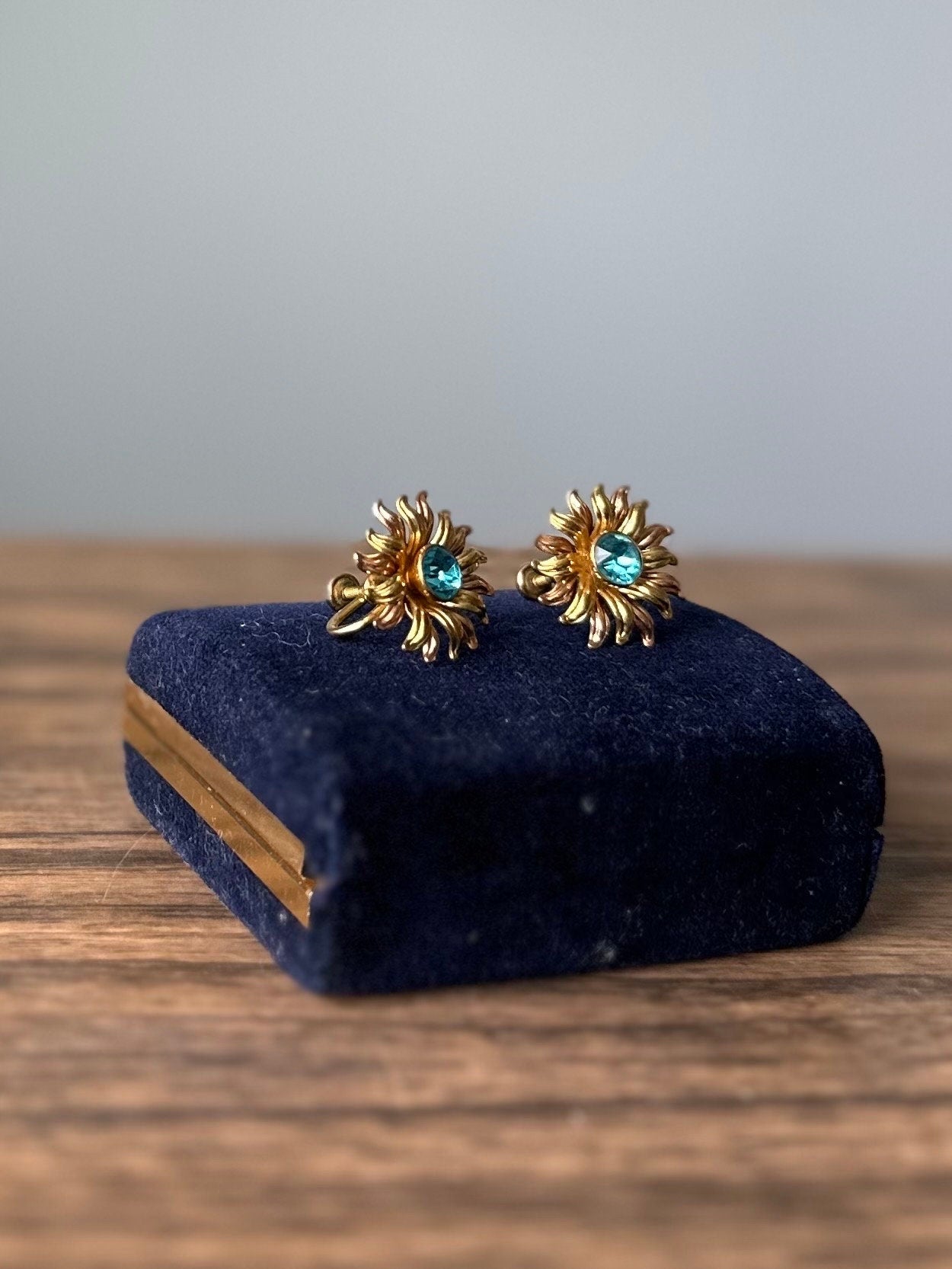 1940s Signed Van Dell 1/20 12k GF Yellow & Rose Gold Filled Two Tone Floral Blue Stone Screw-back Earrings