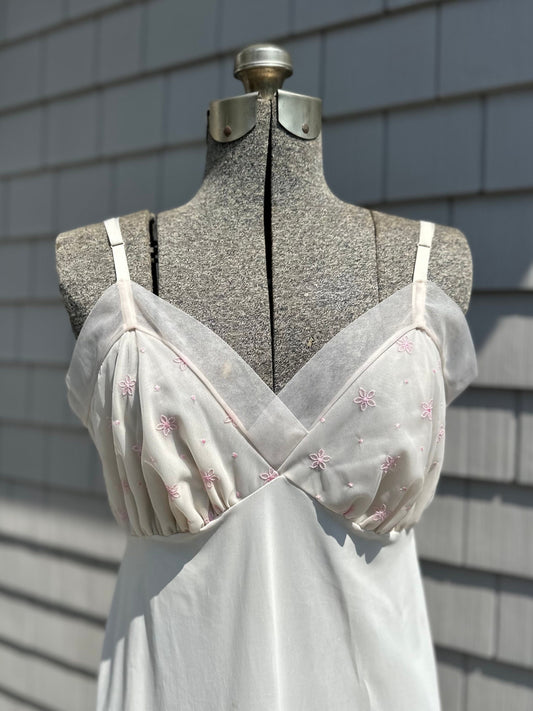 Vintage Van Raalte Pale Pink Suavette Nylon Slip Dress Floral Embroidery Bodice & Trim Size 38 Midcentury