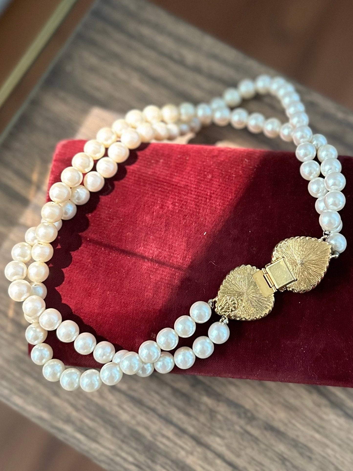 Vintage Signed Hutton Wilkinson Gold Tone & Red Pink Heart Stone Two Strand Faux Pearl Necklace 17.75”