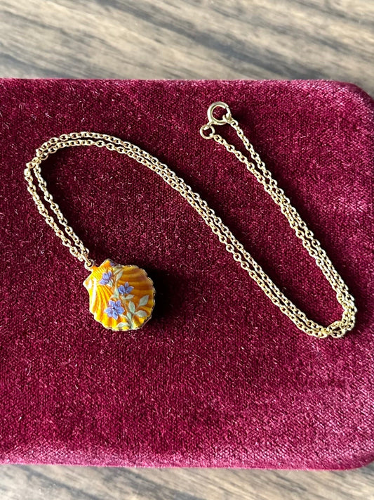 Vintage Gold Tone & Purple Floral Enamel Orange Clamshell Pendant Necklace