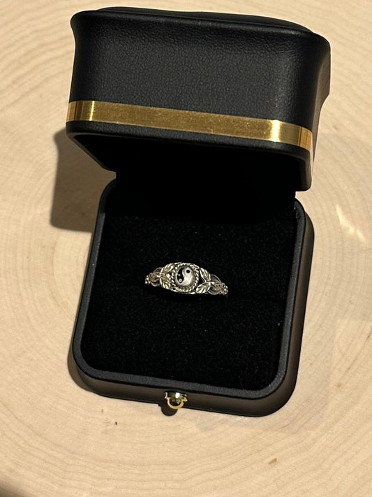 Vintage Sterling Silver Yin & Yang Ring US Size 8 1/4