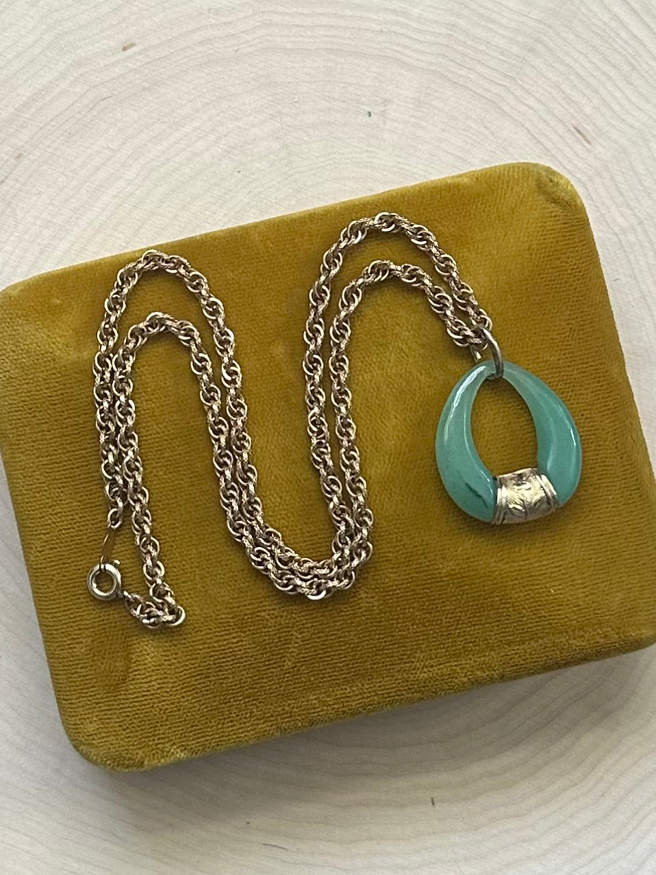 Vintage 1/20 12K Gold Filled Genuine Jade Pendant Necklace Textured Link Chain