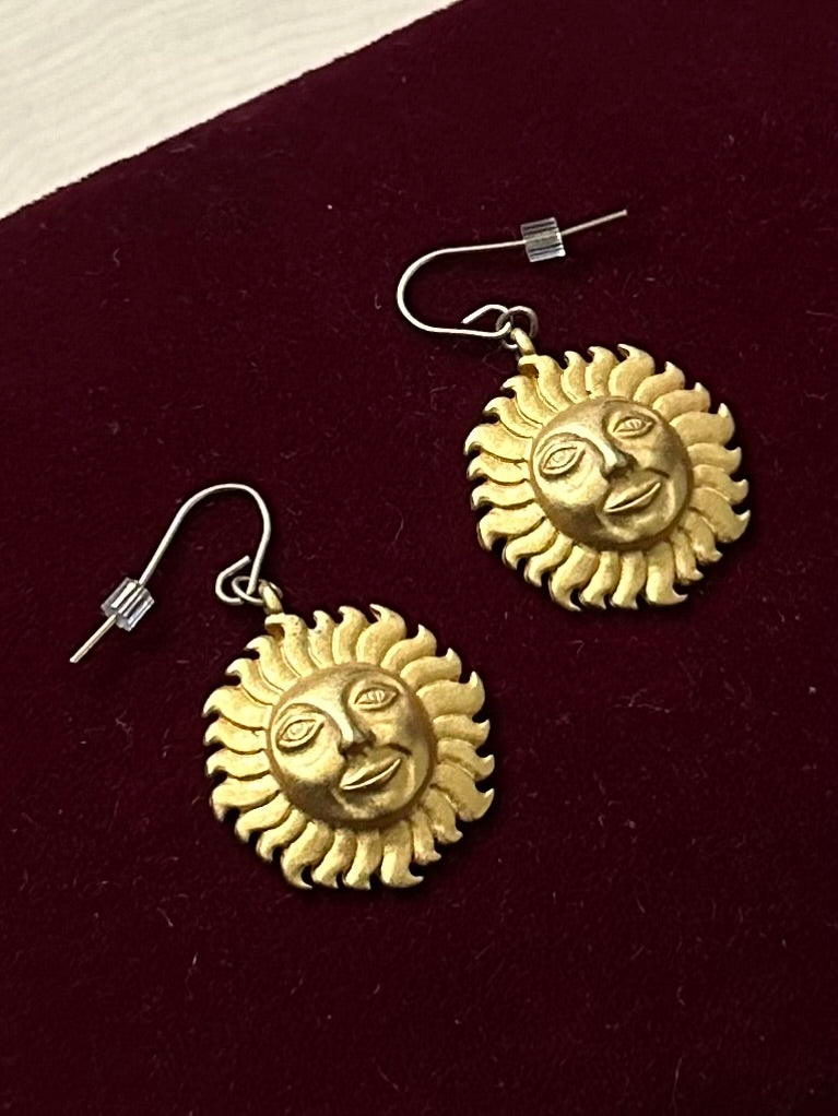 Vintage Signed Napier Matte Gold Tone Celestial Sun Face Dangle Earrings