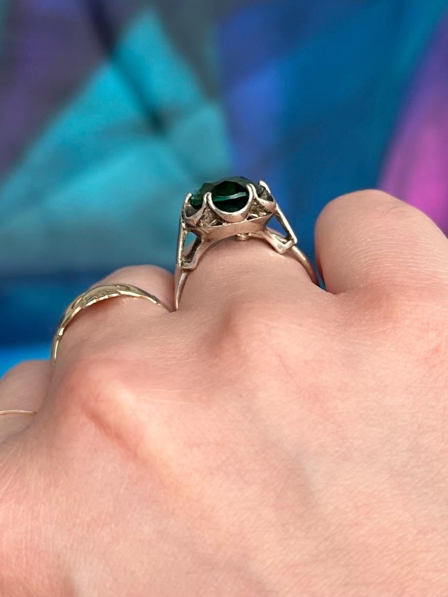 Vintage Signed SARAH COVENTRY Sterling Silver Faceted Emerald Green Glass Adjustable Cocktail Ring US Size 5 1/2