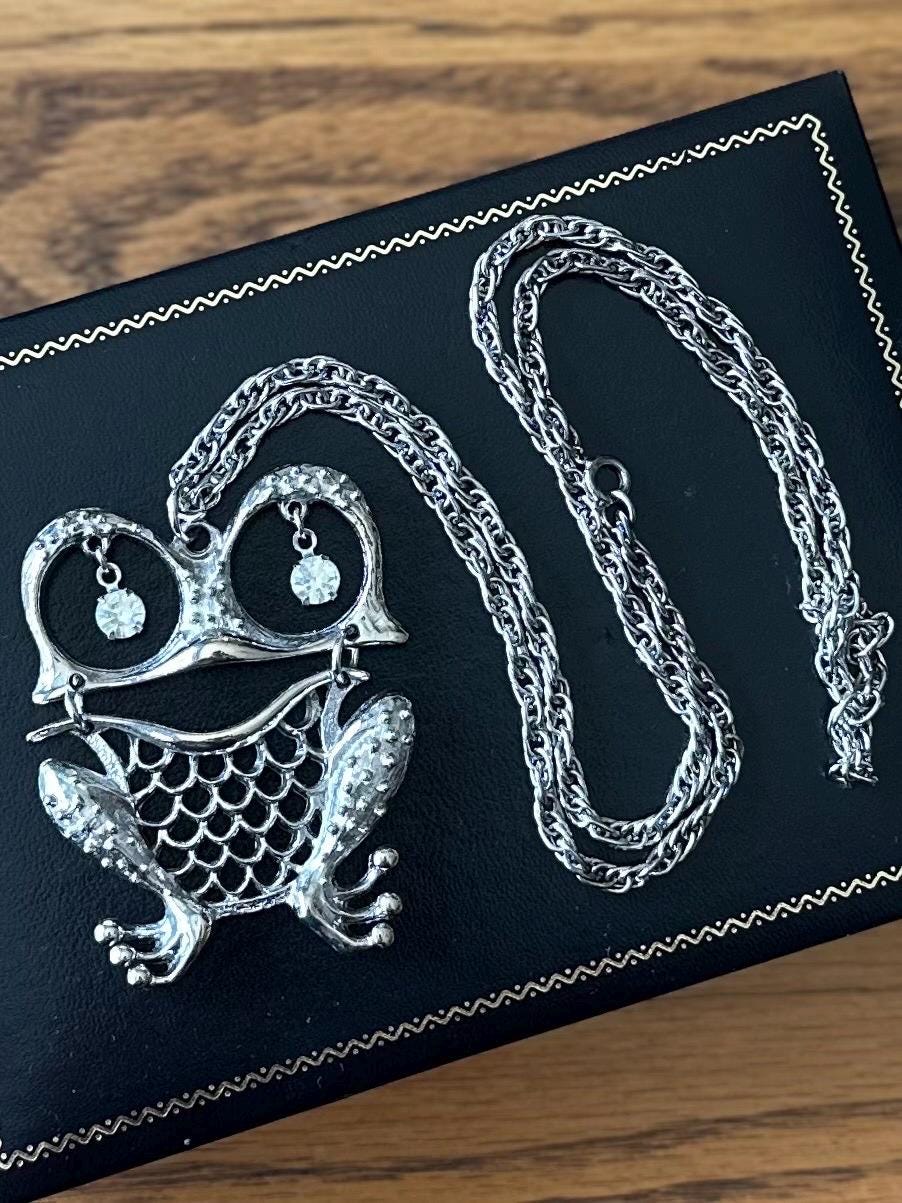 Vintage 1970s Midcentury Silver Tone Articulated Frog Rhinestone Eyes Pendant Necklace Statement 24.75"