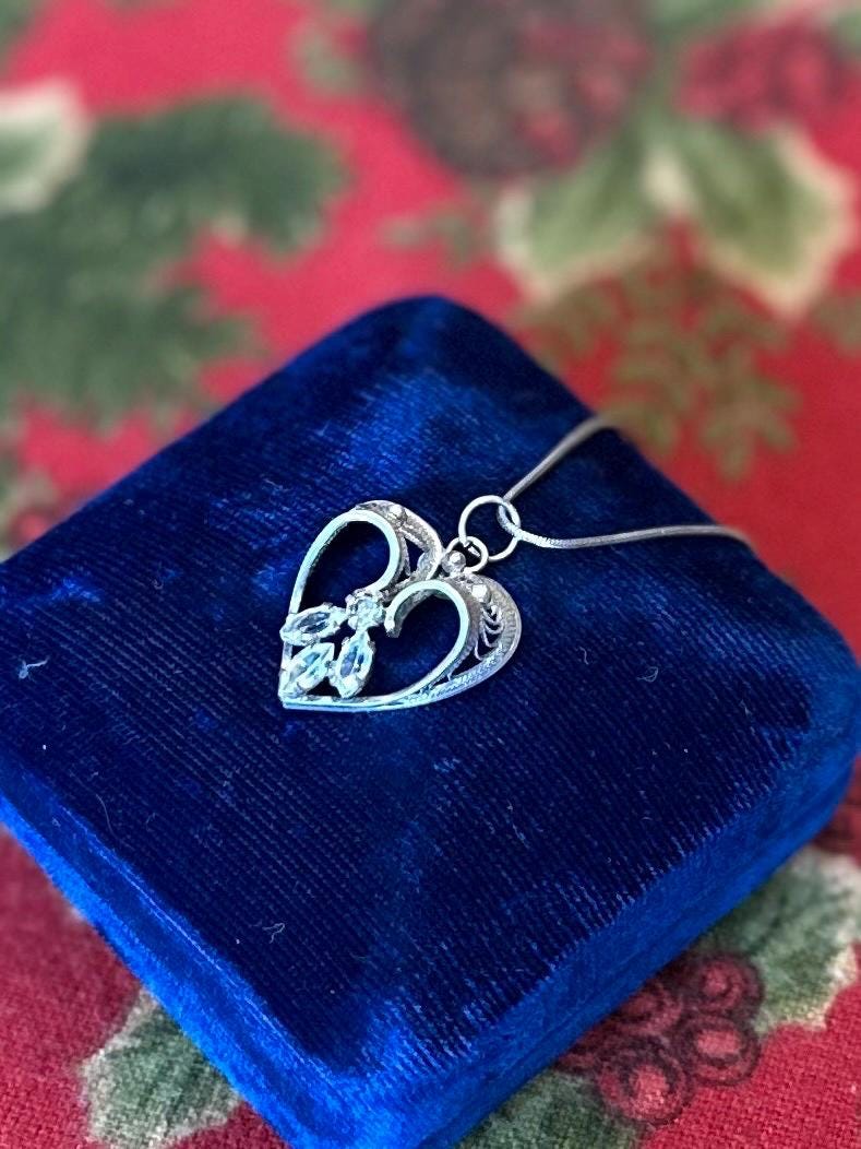 Vintage Midcentury Signed AmLee Sterling Silver Filigree & Clear Rhinestone Heart Pendant Necklace 18.1”