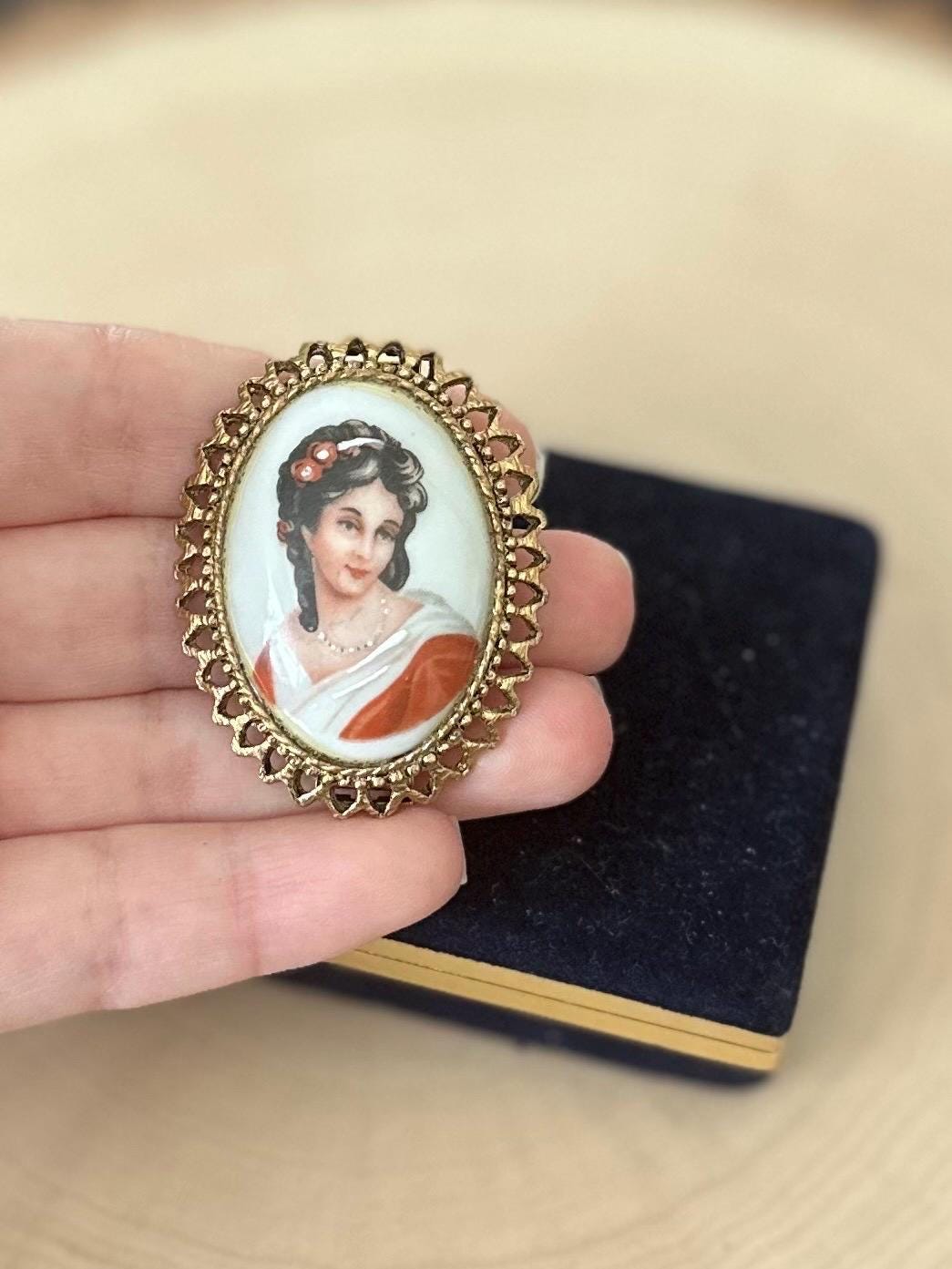 Vintage Signed LIMOGES FRANCE Painted Porcelain Portrait of a Lady Oval Gold Tone Brooch