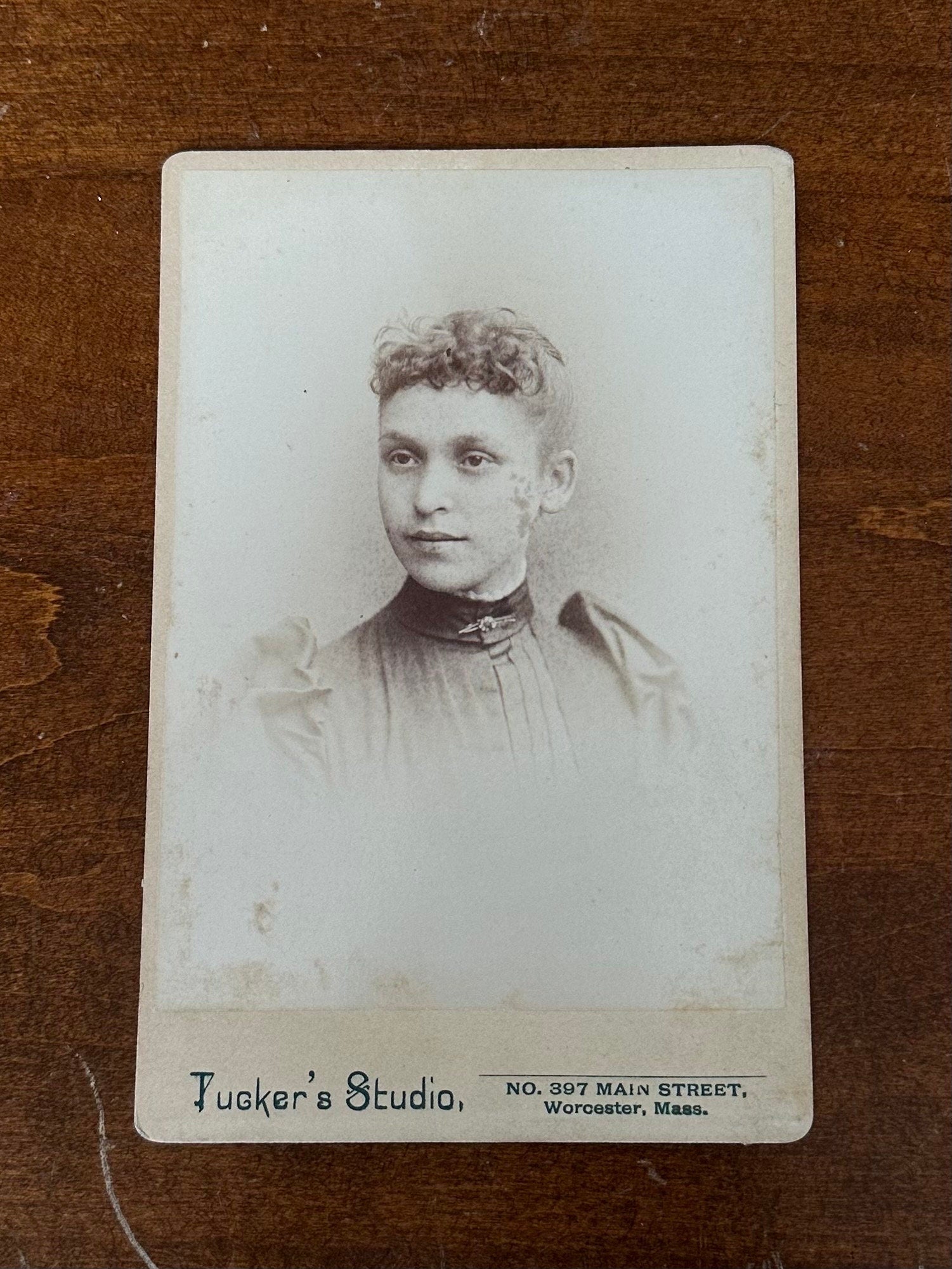 Antique Late 1800s H.B. Tucker’s Mammoth Studio Worcester MA Cabinet Card Portrait of Young Woman 6.5x4.25