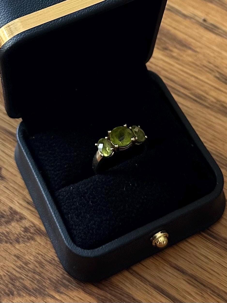 Vintage Solid 10K Yellow Gold & Faceted Green Peridot Ring US Size 6 3/4