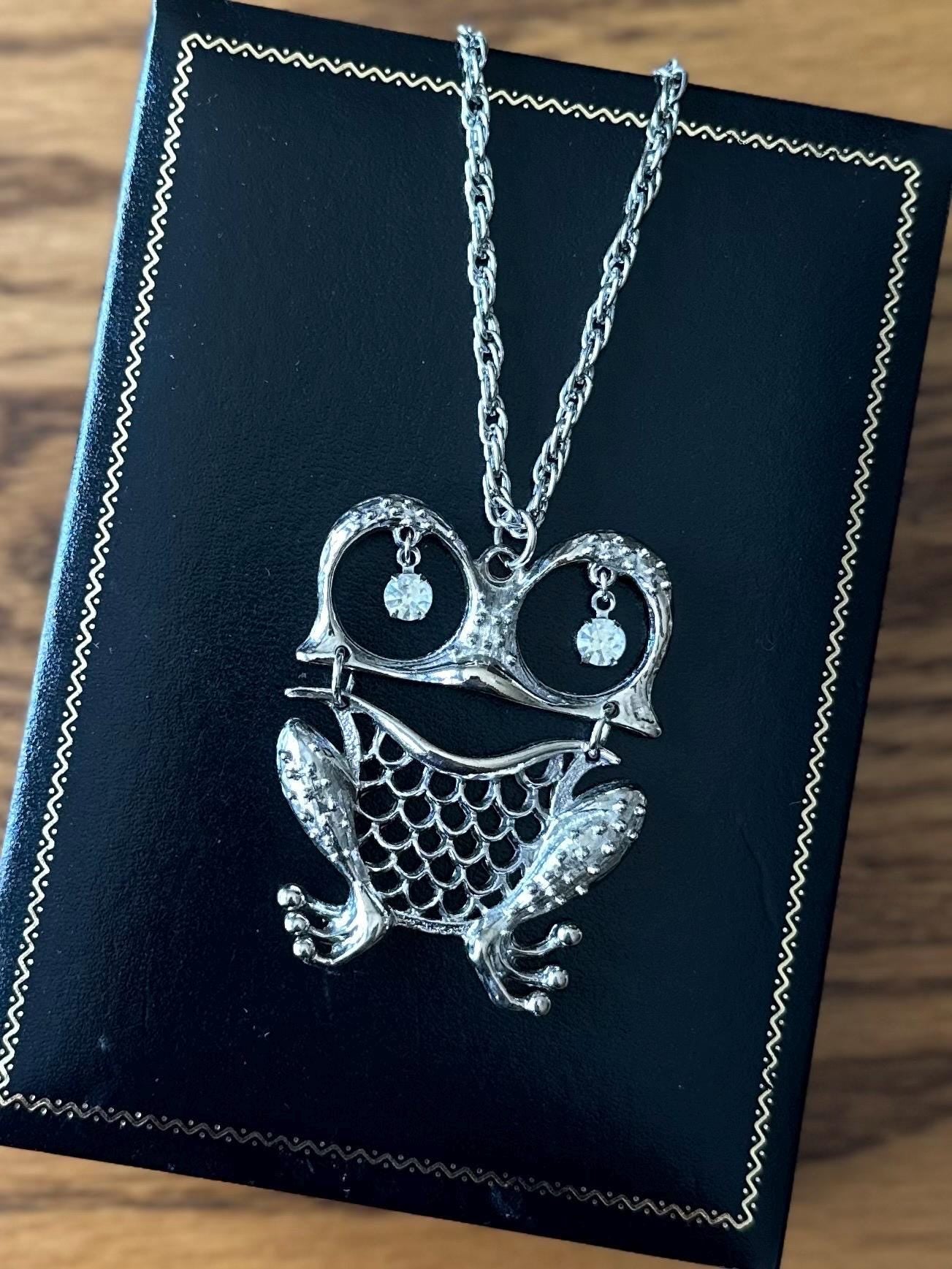 Vintage 1970s Midcentury Silver Tone Articulated Frog Rhinestone Eyes Pendant Necklace Statement 24.75"