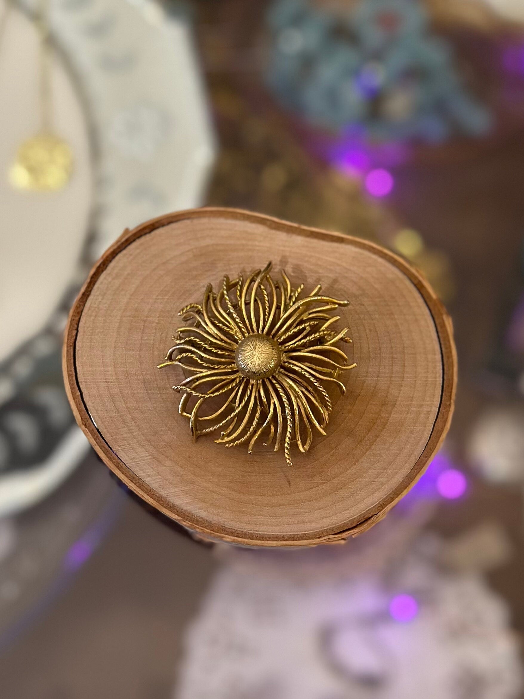 Vintage Signed LISNER Gold Tone Floral Flower Brooch Pin