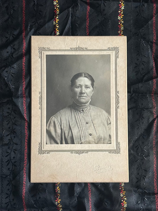 Antique Late 1800s Cabinet Card Portrait of Older Woman