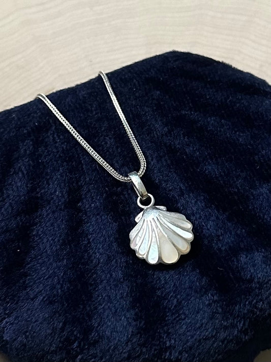Vintage Sterling Silver Mother of Pearl Clamshell Pendant Necklace