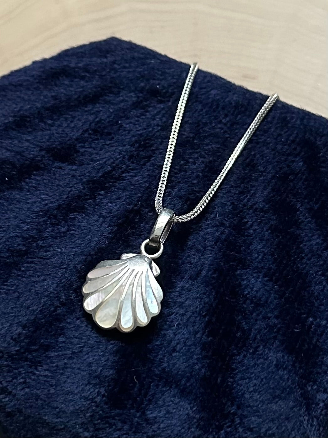 Vintage Sterling Silver Mother of Pearl Clamshell Pendant Necklace