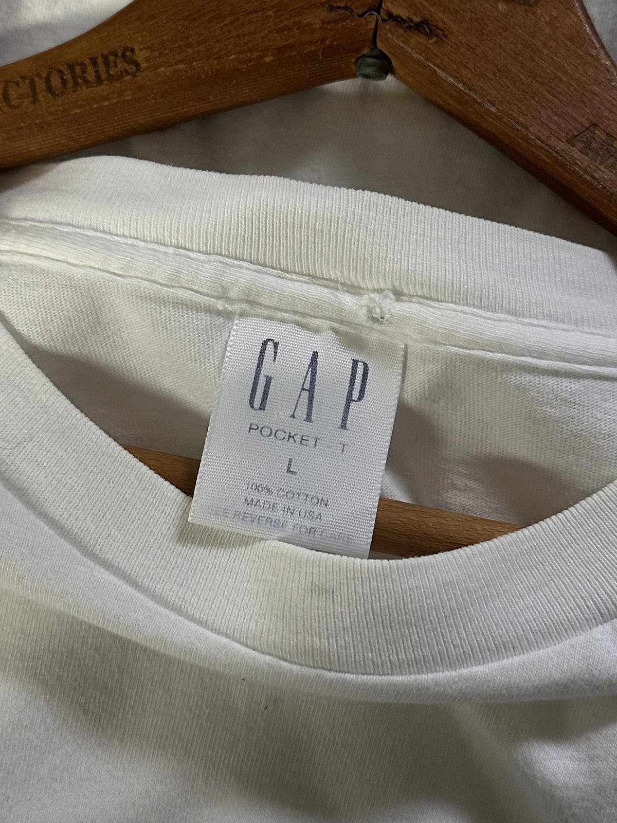 1990s GAP Single Side Pocket White Single Stitch Tee Short Sleeve
