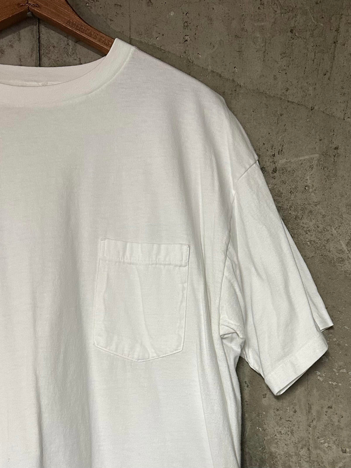 1990s GAP Single Side Pocket White Single Stitch Tee Short Sleeve