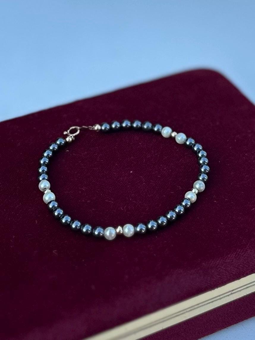 Vintage Dainty 14k Yellow Gold Genuine Hematite & Pearl 4mm Beaded Bracelet 7”