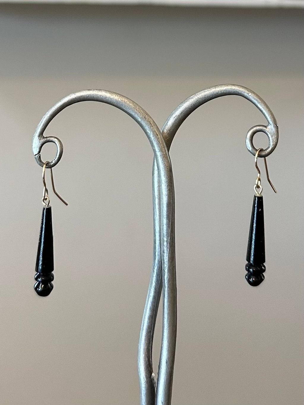 Vintage Unique Carved Black Lacquered Wood Teardrop Dangle Earrings 1/20 14k GF Gold Filled Ear Wire