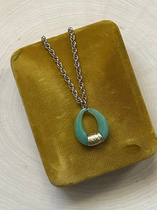 Vintage 1/20 12K Gold Filled Genuine Jade Pendant Necklace Textured Link Chain