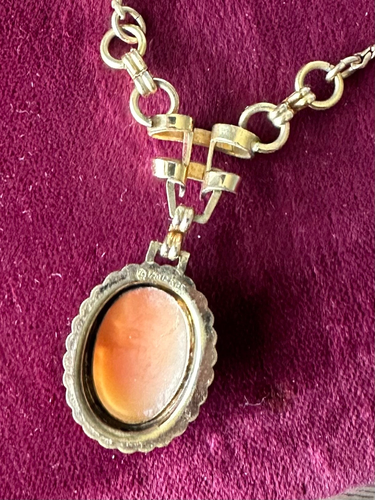 Vintage 1950s Signed CC Curtis Creations Curtman Co. 1/20 12k GF Gold Filled Pink Resin Cameo Pendant Necklace 15.5”