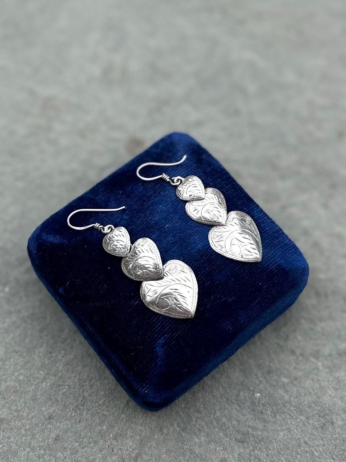 Vintage Sterling Silver Hand Engraved Three Graduated Hearts Dangle Drop Earrings