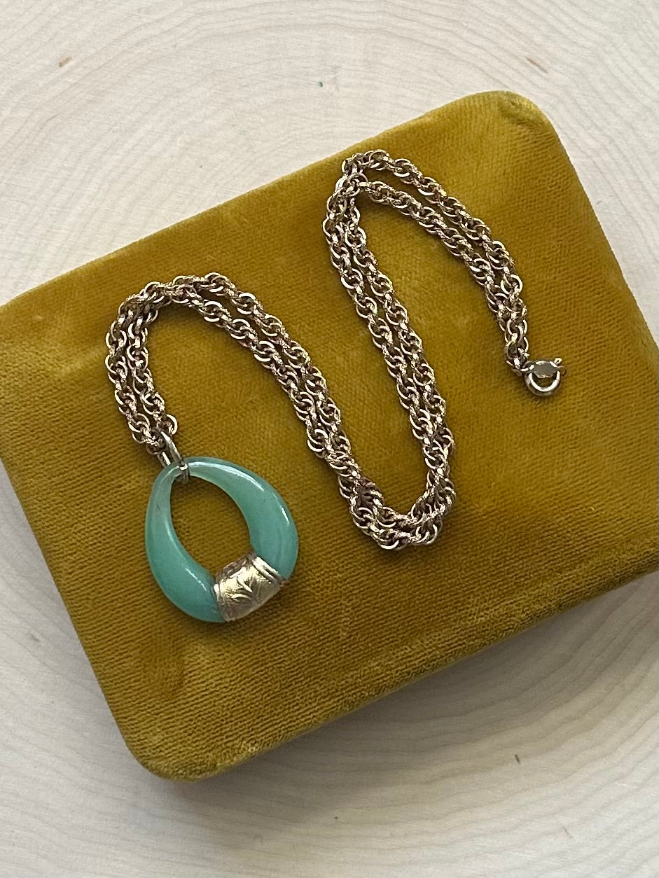 Vintage 1/20 12K Gold Filled Genuine Jade Pendant Necklace Textured Link Chain