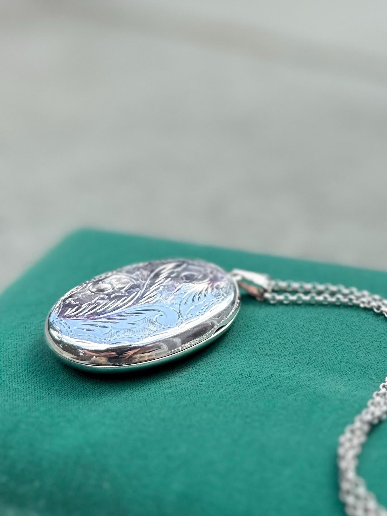 Vintage Hand Engraved Sterling Silver Large Oval Locket Pendant Necklace Rolo Chain 36"