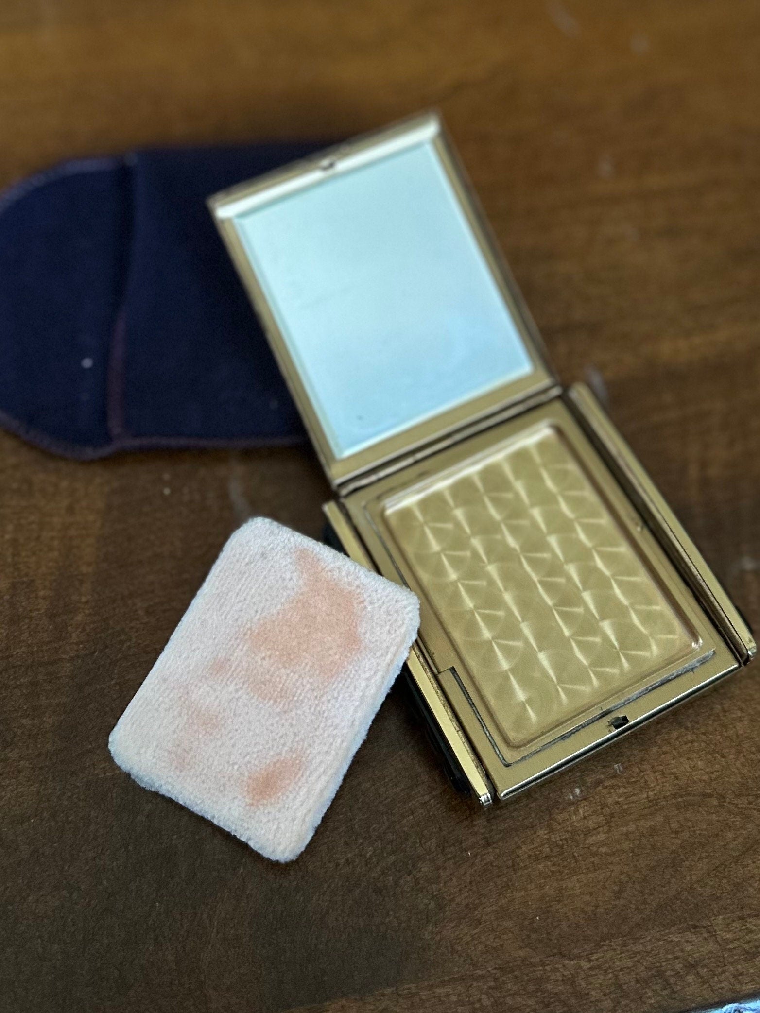 Vintage 1940s Marathon Klix Gold Tone Diamond Design Powder Mirror Compact w/ Pouch