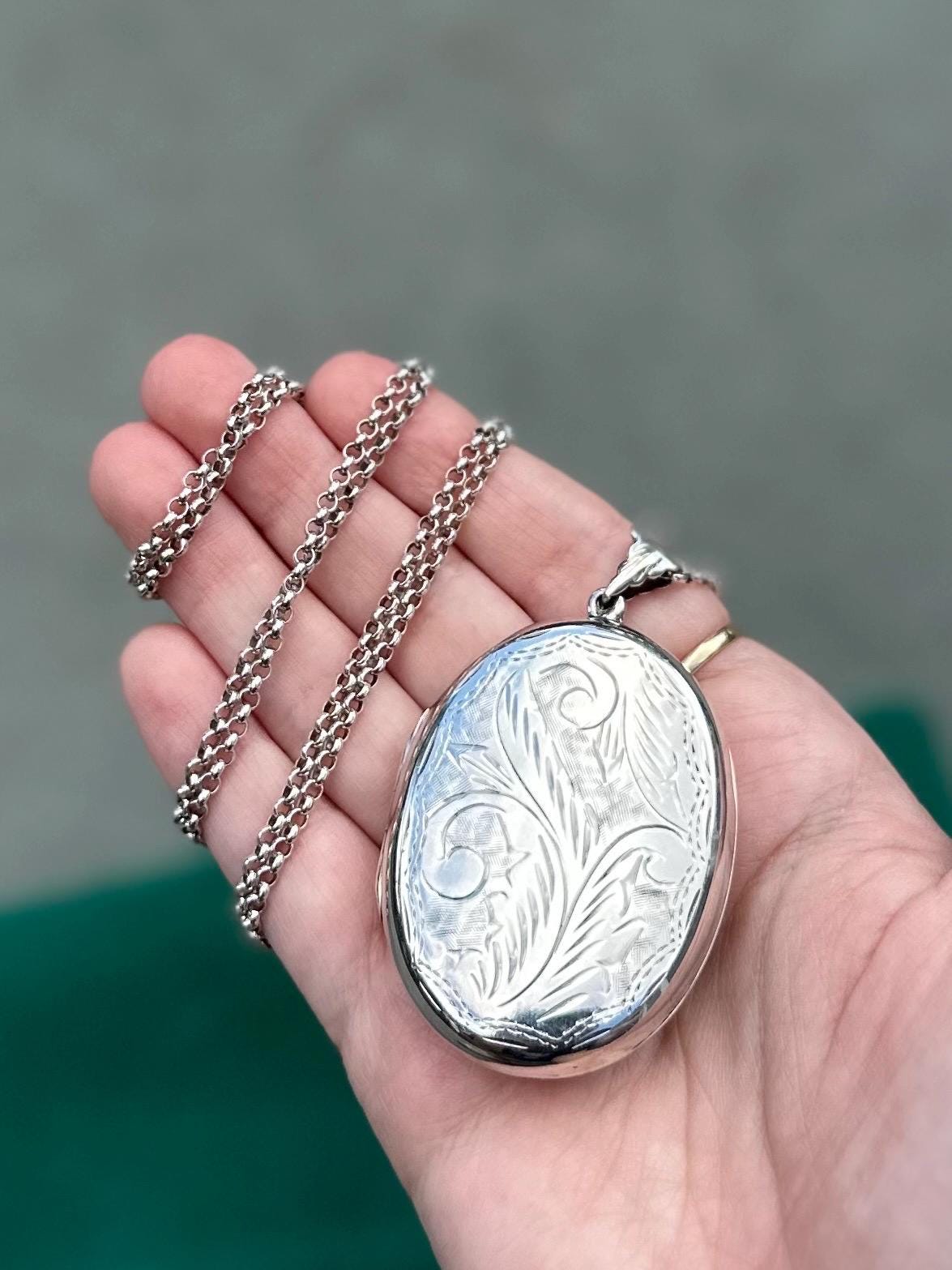 Vintage Hand Engraved Sterling Silver Large Oval Locket Pendant Necklace Rolo Chain 36"
