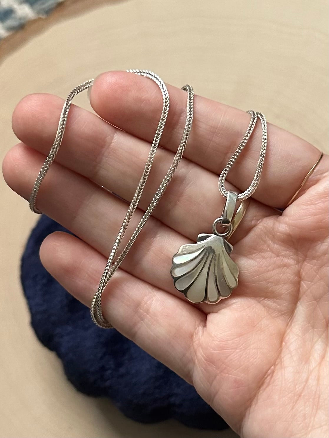 Vintage Sterling Silver Mother of Pearl Clamshell Pendant Necklace