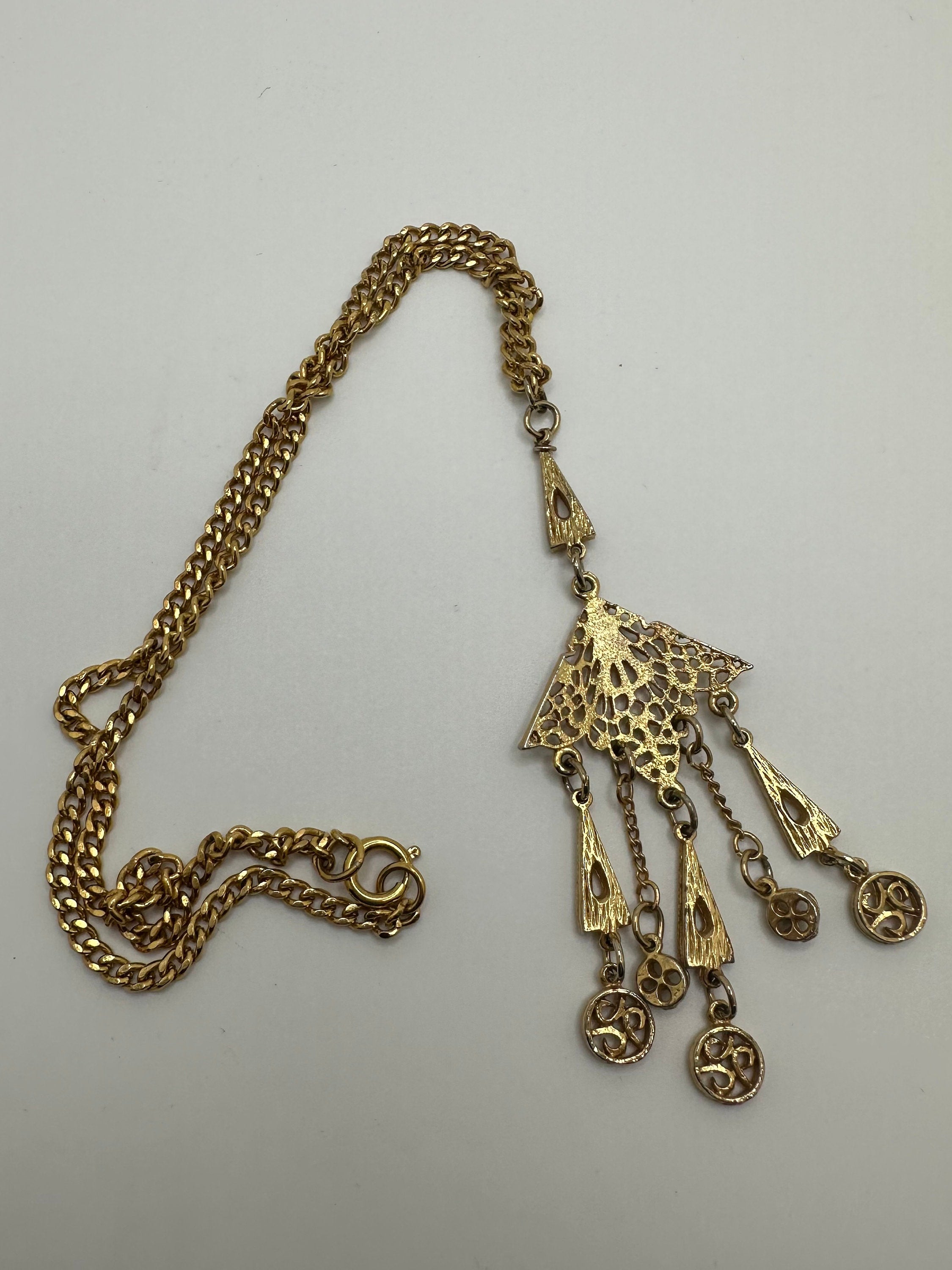 Vintage Art Deco Inspired Gold Tone Chandelier Filigree Pendant Necklace