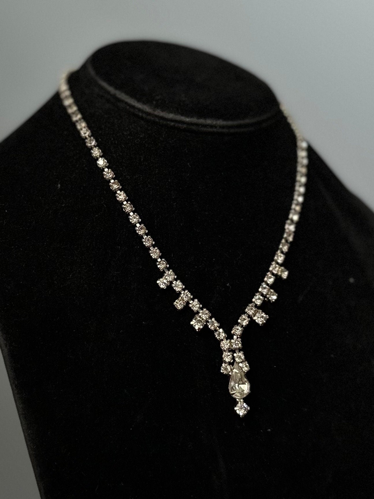 Vintage 1950s Clear Glass Rhinestone Teardrop Choker Necklace Collar 15” Evening Wedding Jewelry