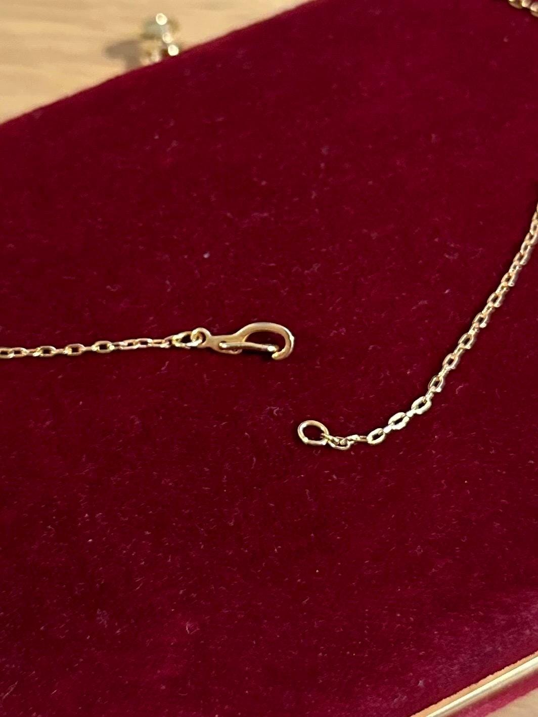 Vintage 1980s Gold Tone Faux Garnet & Rhinestone Swirl Pendant Necklace 15.75”