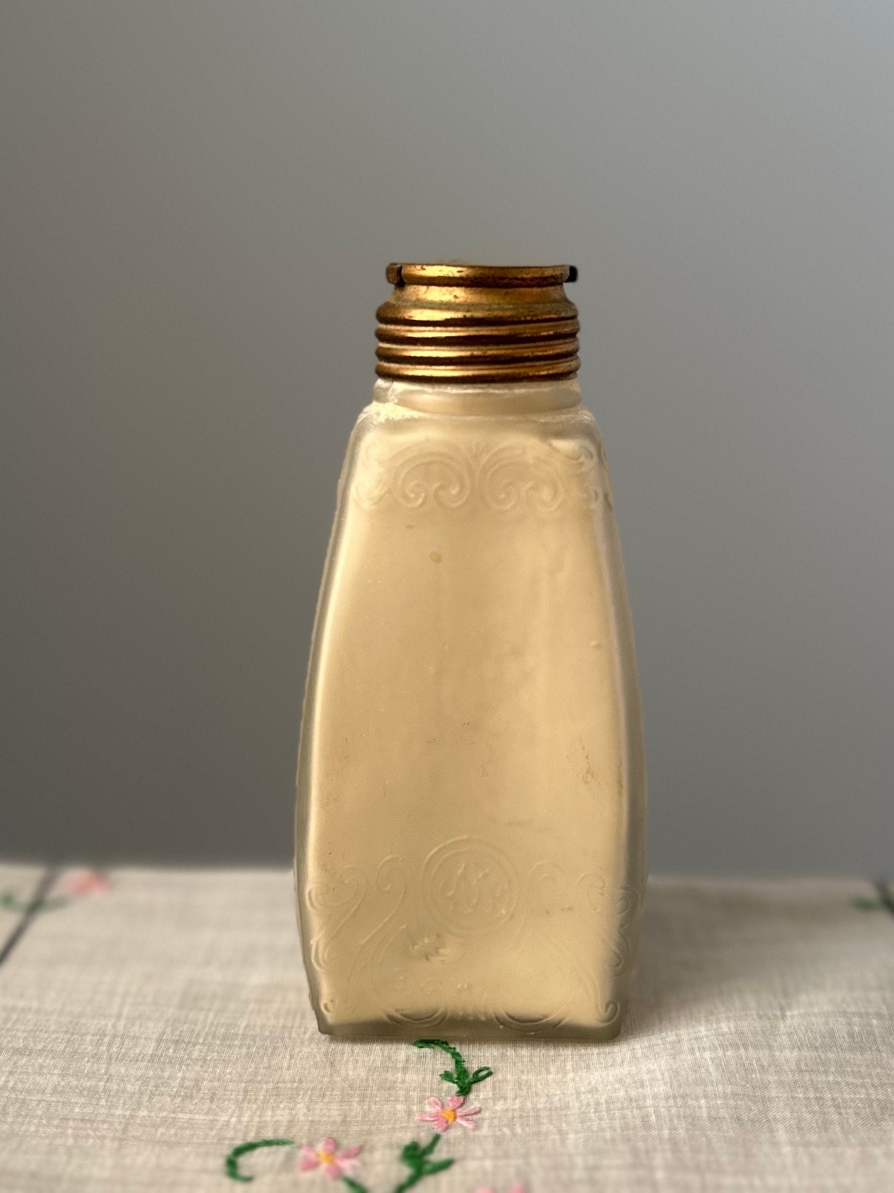 Antique 1910s Luxor Bouquet Armour and Company Chicago USA Glass Powder Bottle Vanity RARE