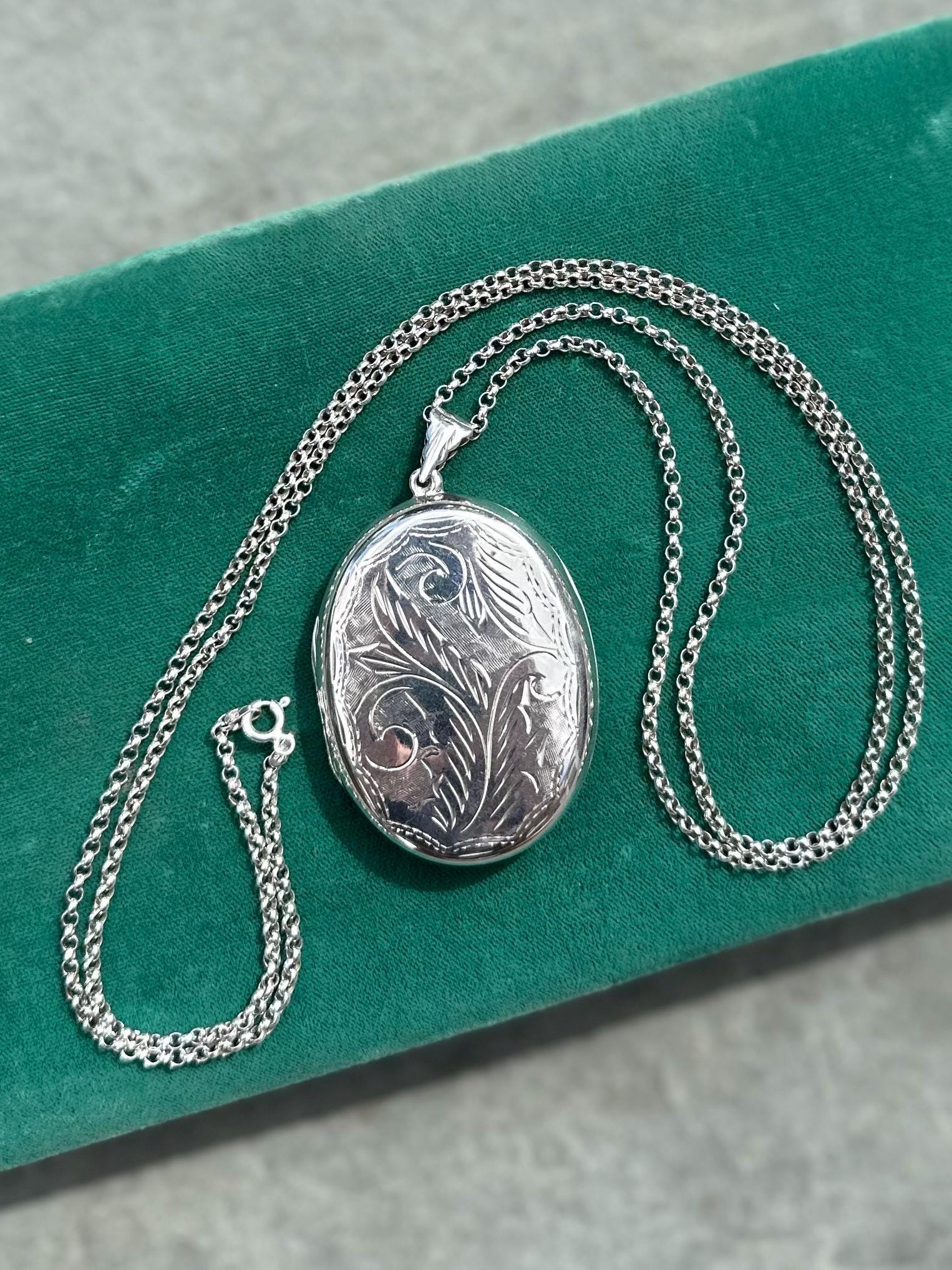 Vintage Hand Engraved Sterling Silver Large Oval Locket Pendant Necklace Rolo Chain 36"